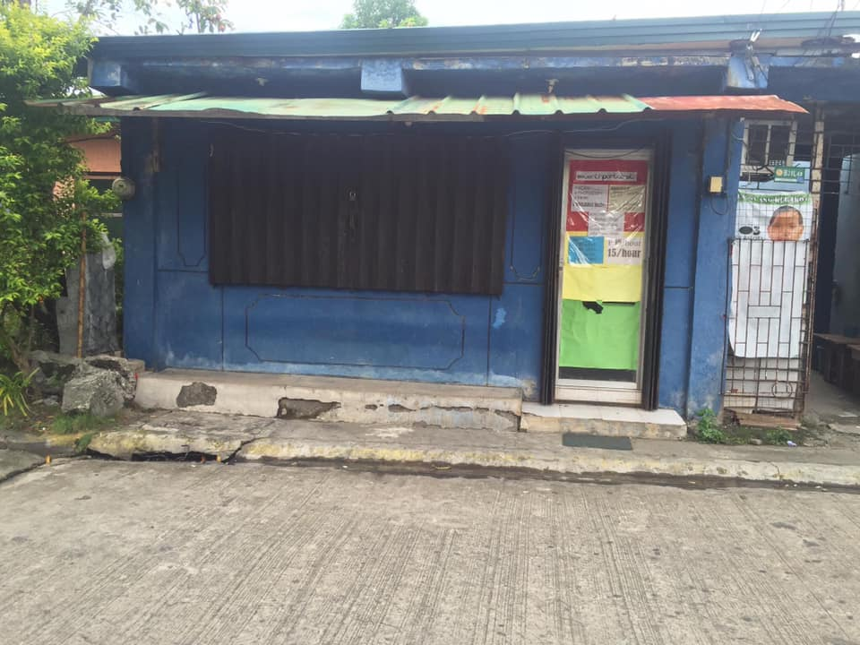 Older Seventh Portal storefront photo